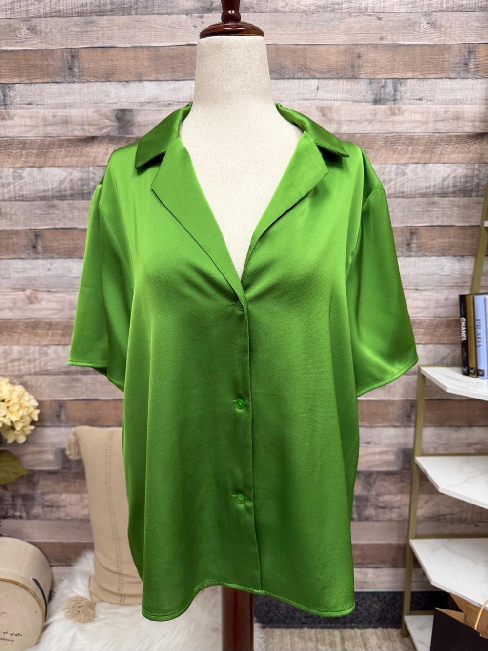 Halogen green silk short sleeve blouse 1